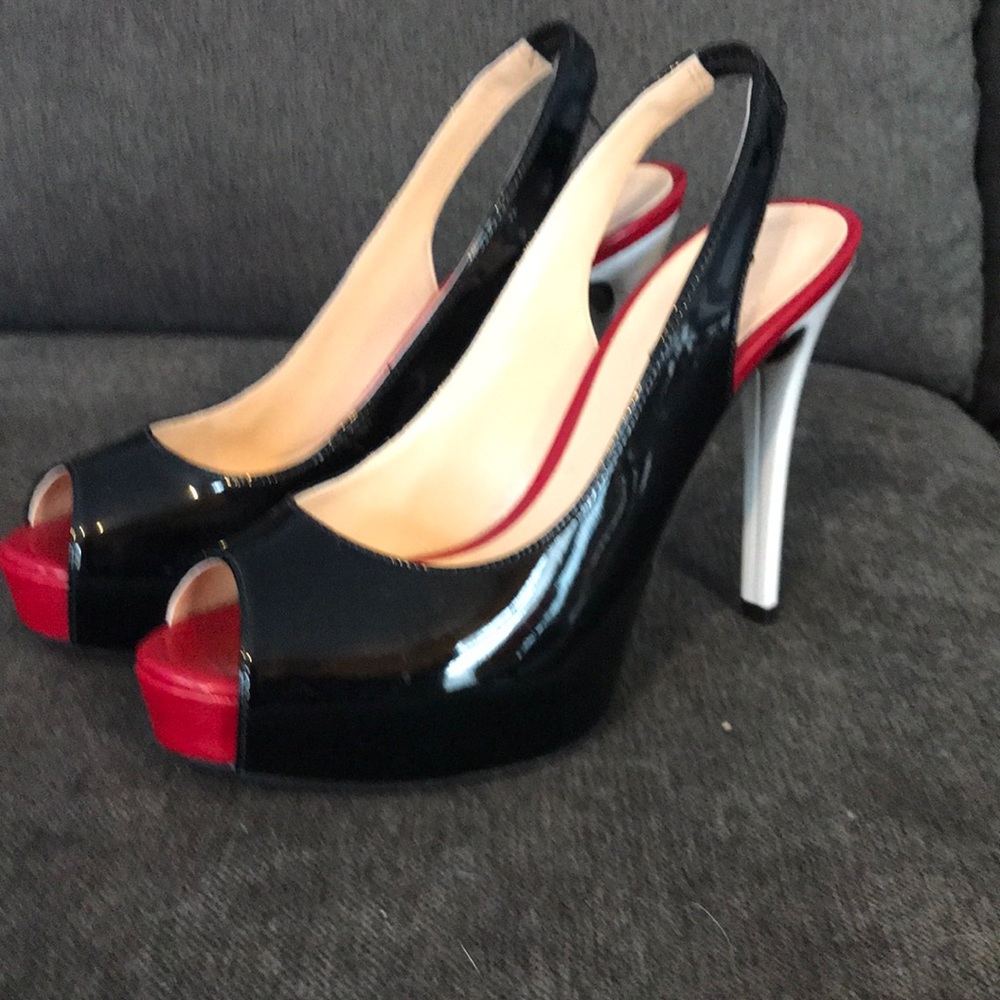 Guess black and white color block 4 “ high heals